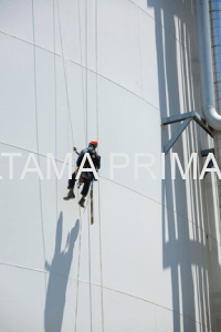Jasa Cleaning Rope Access Tangki: Solusi Efisien untuk Pembersihan Tangki