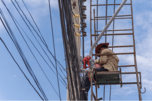 Solusi Pembersihan Sutet dengan Jasa Cleaning Rope Access