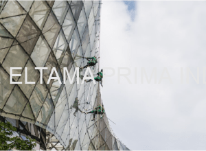 Menara: Meningkatkan Citra dengan Jasa Cleaning Rope Access
