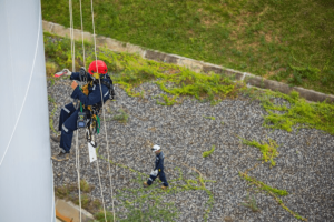 Manfaat Pemeliharaan Bangunan dengan Jasa Rope Access: Solusi Efektif untuk Merawat Bangunan Anda