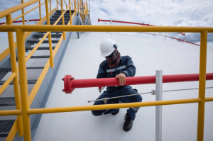 Pemasangan dan Perbaikan Pipa di Ketinggian: Mengapa Memilih Jasa Rope Access?